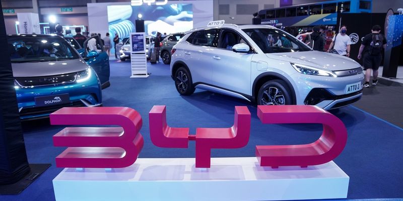 Vendite BYD in frenata, Tesla pronta al controsorpasso