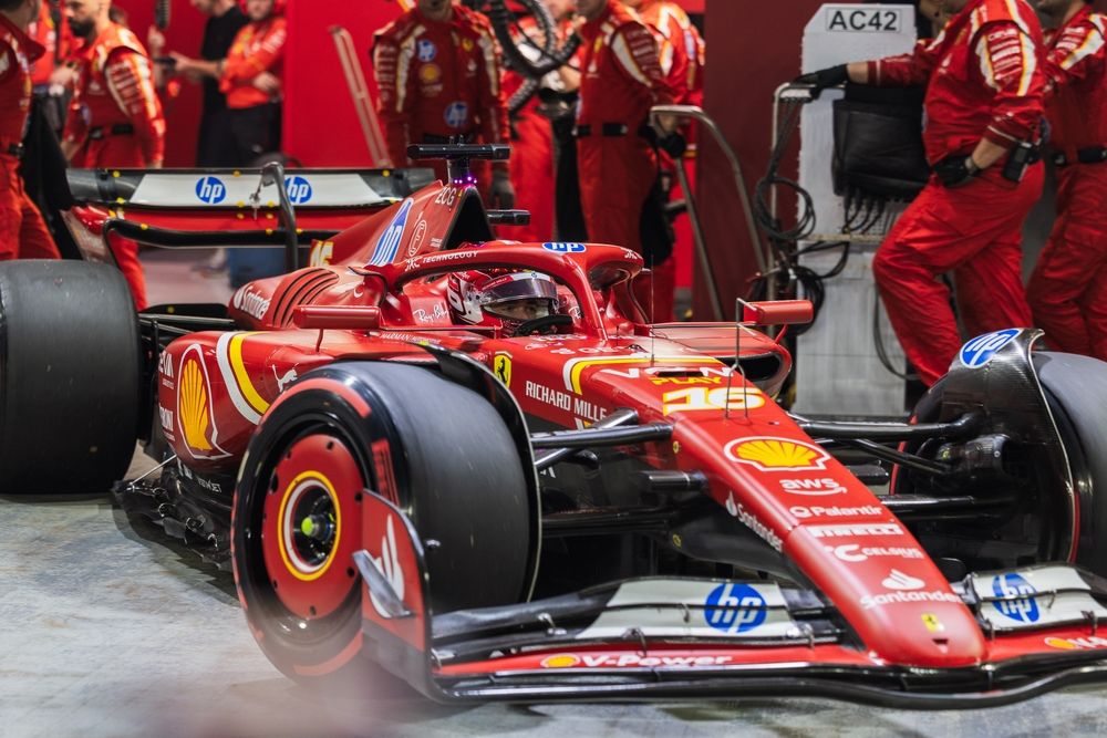 Pit stop per le azioni Ferrari, focus degli analisti sui conti 2024