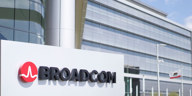 Broadcom: Alziamo per la terza volta il prezzo obiettivo, in questa occasione in compagnia di molti analisti