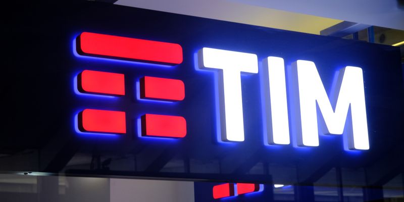 TIM si scalda in attesa dell’assemblea: botta e risposta tra management e Paolucci