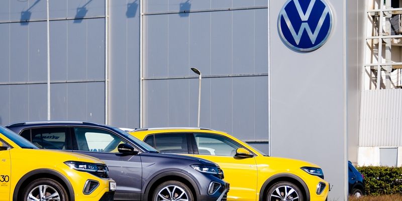 Volkswagen sbatte contro i dazi USA: tagliata la guidance 2025