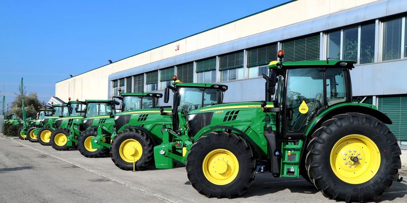 Deere: dagli analisti due downgrade e un upgrade