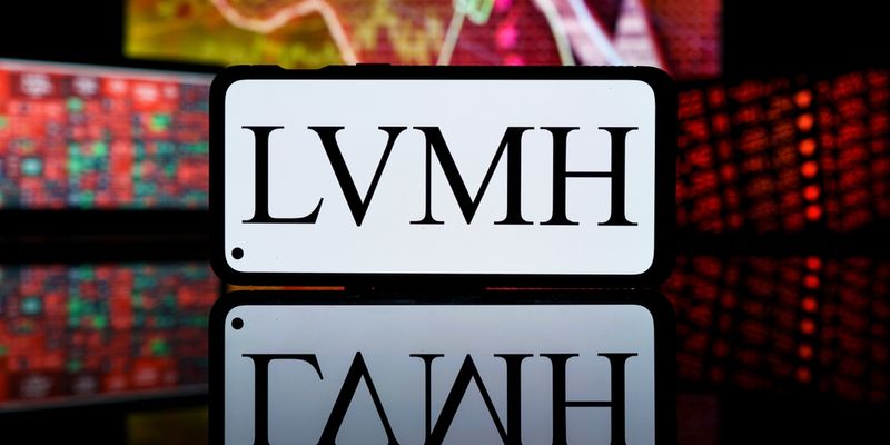 Lusso europeo in attesa di LVMH. Burberry brilla: +76% in un anno