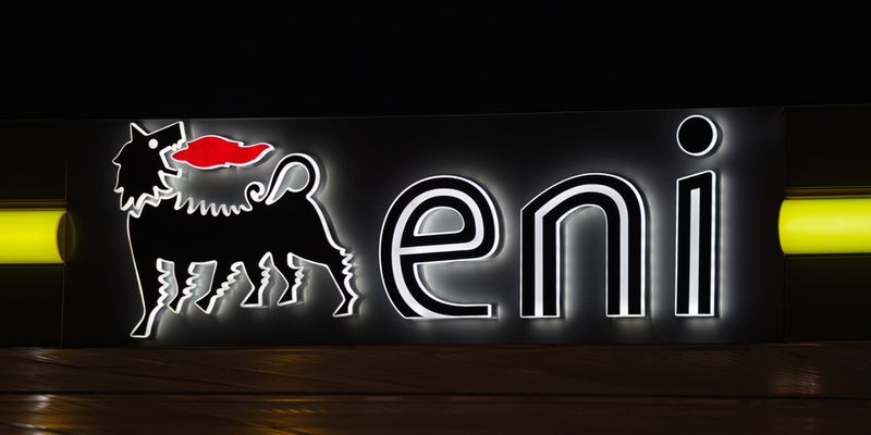Eni soffre il calo del petrolio: l’utile scende del 37%