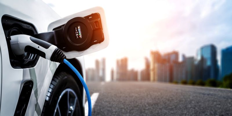 Iniziativa Ue per frenare l’import di EV cinesi. In rialzo Renault e VW