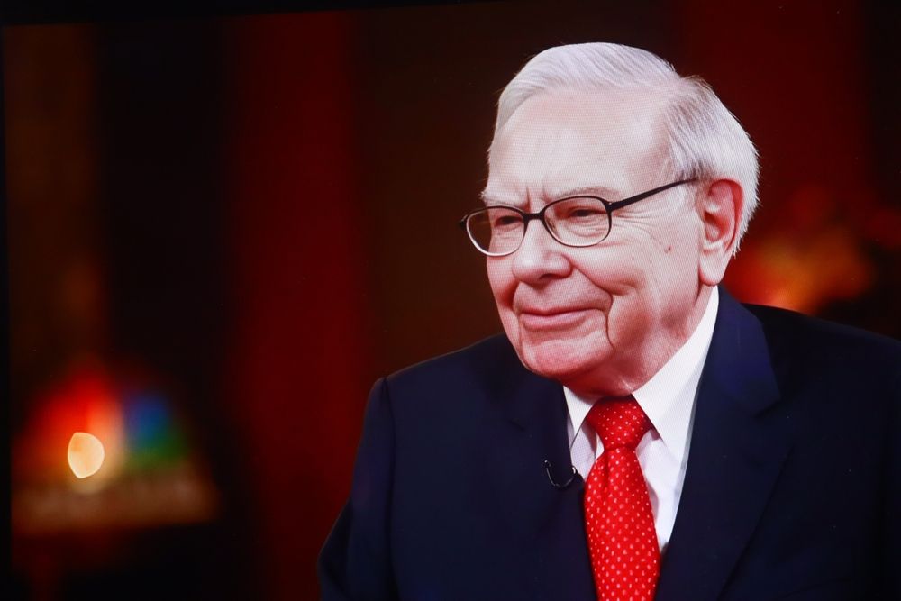 Buffett cambia strategia: punta su Alphabet e l’Intelligenza artificiale