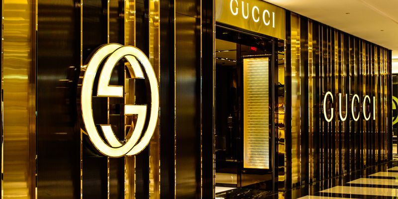 Gucci delude e Kering strapaga Valentino. Ma c’è un perché