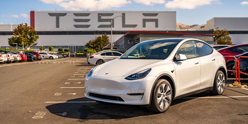 Tesla brucia! Analisti disorientati, ma i graficisti indicano 700 $