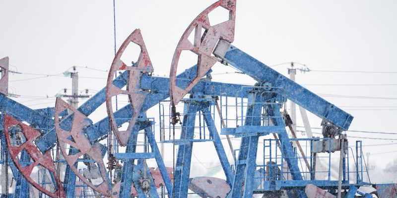 Petrolio in calo, si riducono le previsioni sui prezzi