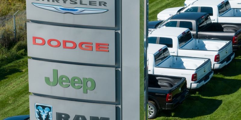 Stellantis, vendite ancora in crescita in Italia a novembre. Mercato fermo