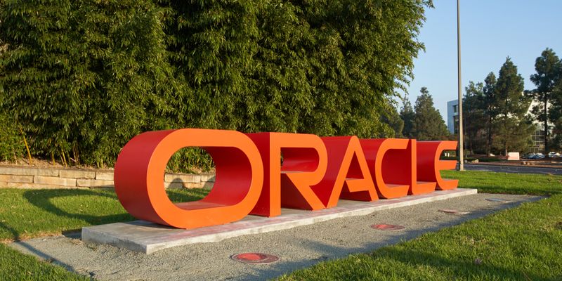 Oracle: accordi AI da 30 miliardi e titolo ai massimi storici