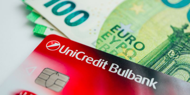 UniCredit avrebbe già avviato vendita quote in Generali