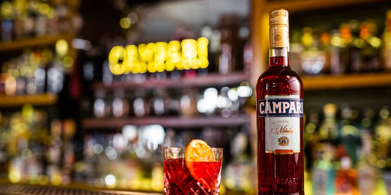 Campari, prese di profitto dopo i conti, analisti tagliano il target price