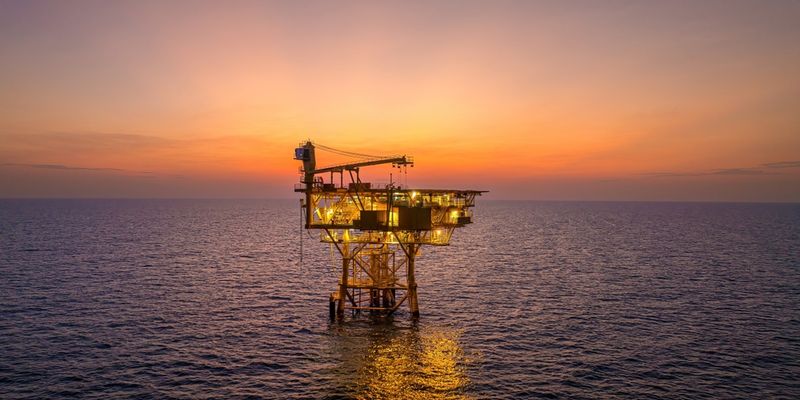 Petrolio in netto calo, la rappresaglia di Israele evita gli impianti