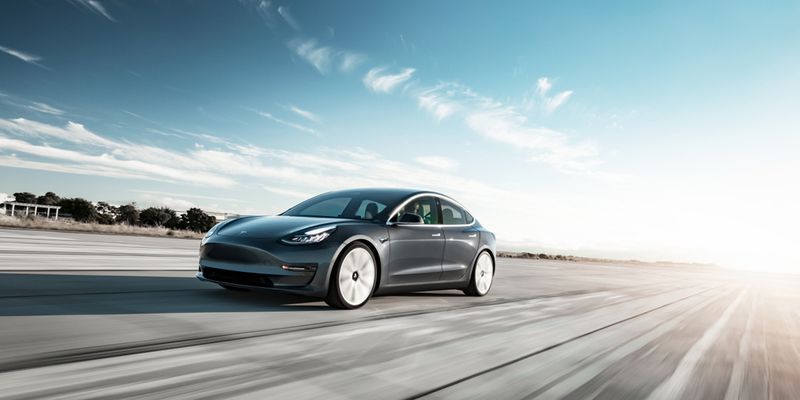 Premi fino al 21% annuo con il certificate sull’auto elettrica made in Usa: Tesla e Rivian