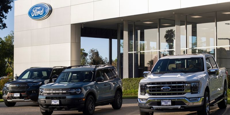 Ford, incertezza sul futuro a causa dei dazi: sospesa la guidance 2025