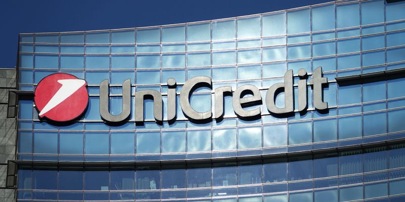 UniCredit si rafforza in Commerzbank e punta a salire ancora