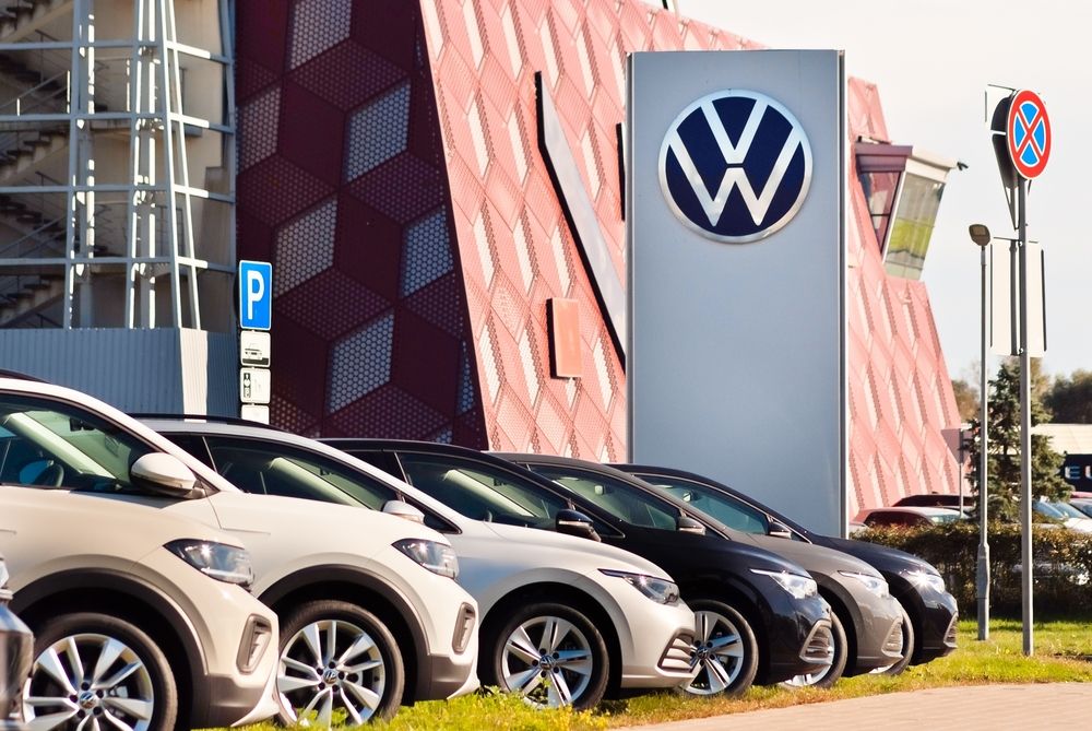 Volkswagen, utile in crollo e outlook poco esaltante