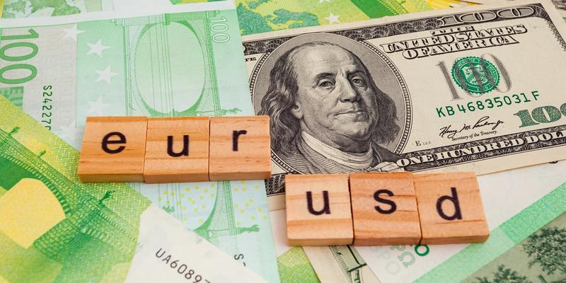Euro/dollaro, prospettive dopo l'estate dei dazi e le turbolenze geopolitiche