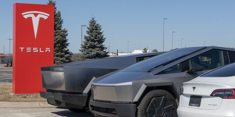 Tesla sorpassata da BYD nell’UE per il secondo mese di seguito