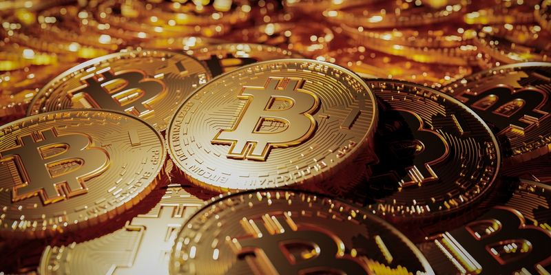 Bitcoin ai minimi da marzo. I possibili scenari futuri secondo analisti