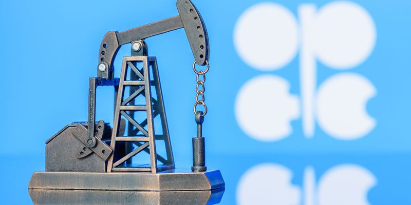 Petrolio in calo dopo l’aumento della produzione Opec+