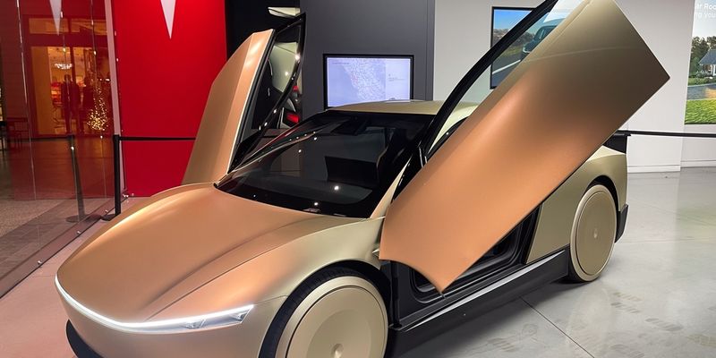 Tesla, Musk annuncia: “il 22 giugno via ai robotaxi”