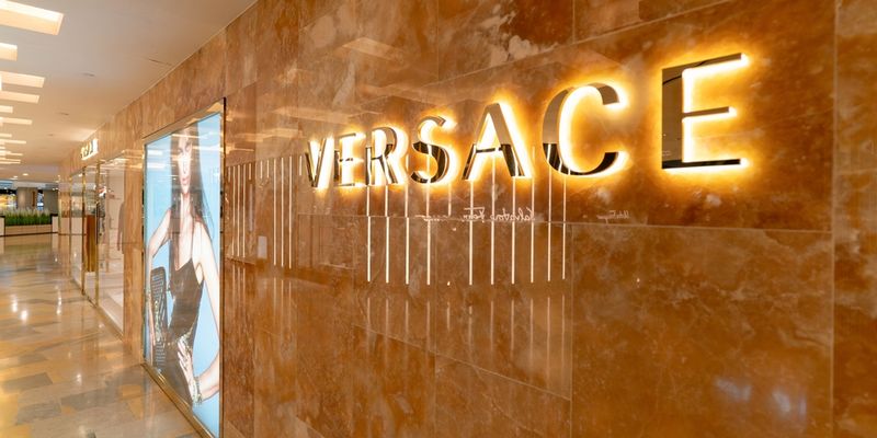 Versace torna italiana: Prada mette sul piatto 1,25 miliardi