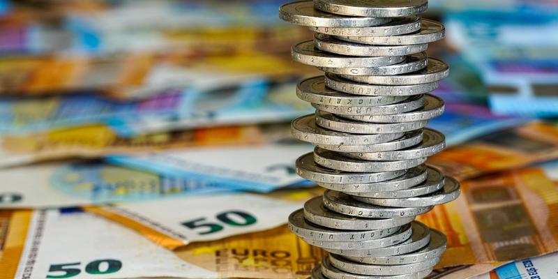 L’euro più forte scuote i mercati, gli effetti sull'economia e sulla Bce