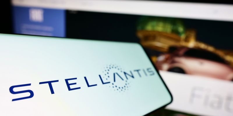 Stellantis, Elkann smentisce trattative per fusione con Renault