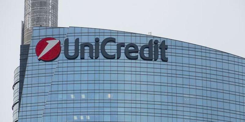 Unicredit ancora ai massimi dal 2016