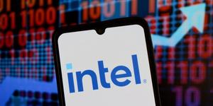 Intel, possibile maxi-alleanza con SK Hynix per produrre negli Usa le memorie dell’AI