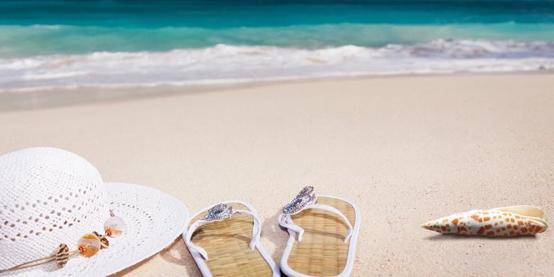 Vacanze estate 2026, perché calano i voli all'estero mentre salgono i prezzi di hotel e traghetti