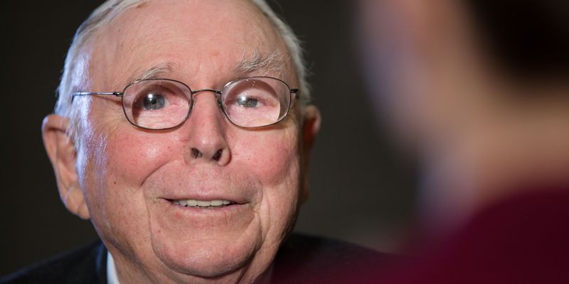 Muore Charlie Munger, braccio destro di Warren Buffett. Le sue frasi