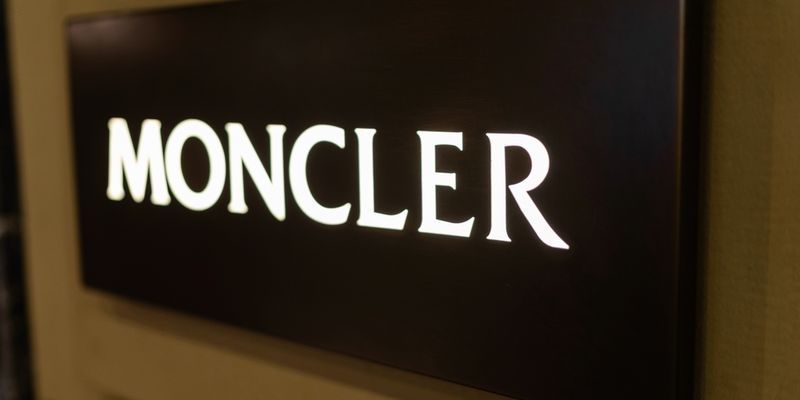 Moncler sotto pressione, pioggia di tagli al target price
