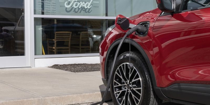 Ford: sconti, dazi e multipli elevati. Le incognite di un rally a rischio