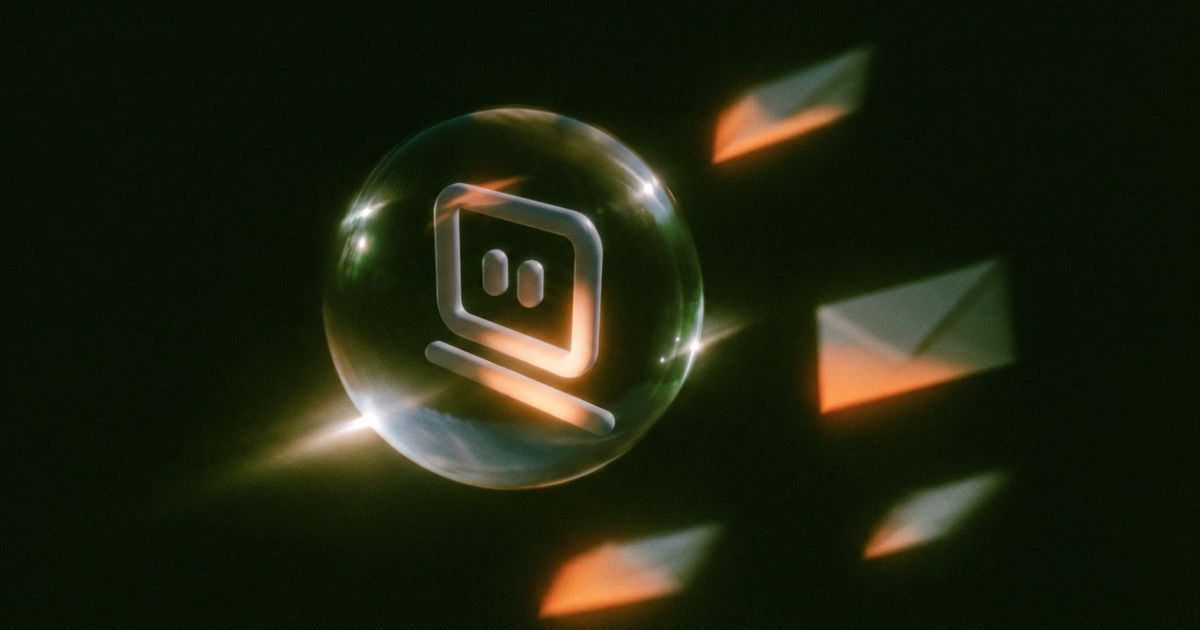 Imagen: Perplexity Esfera translúcida con sobres en su interior, imagen de Perplexity para el lanzamiento de Computer en el correo electrónico