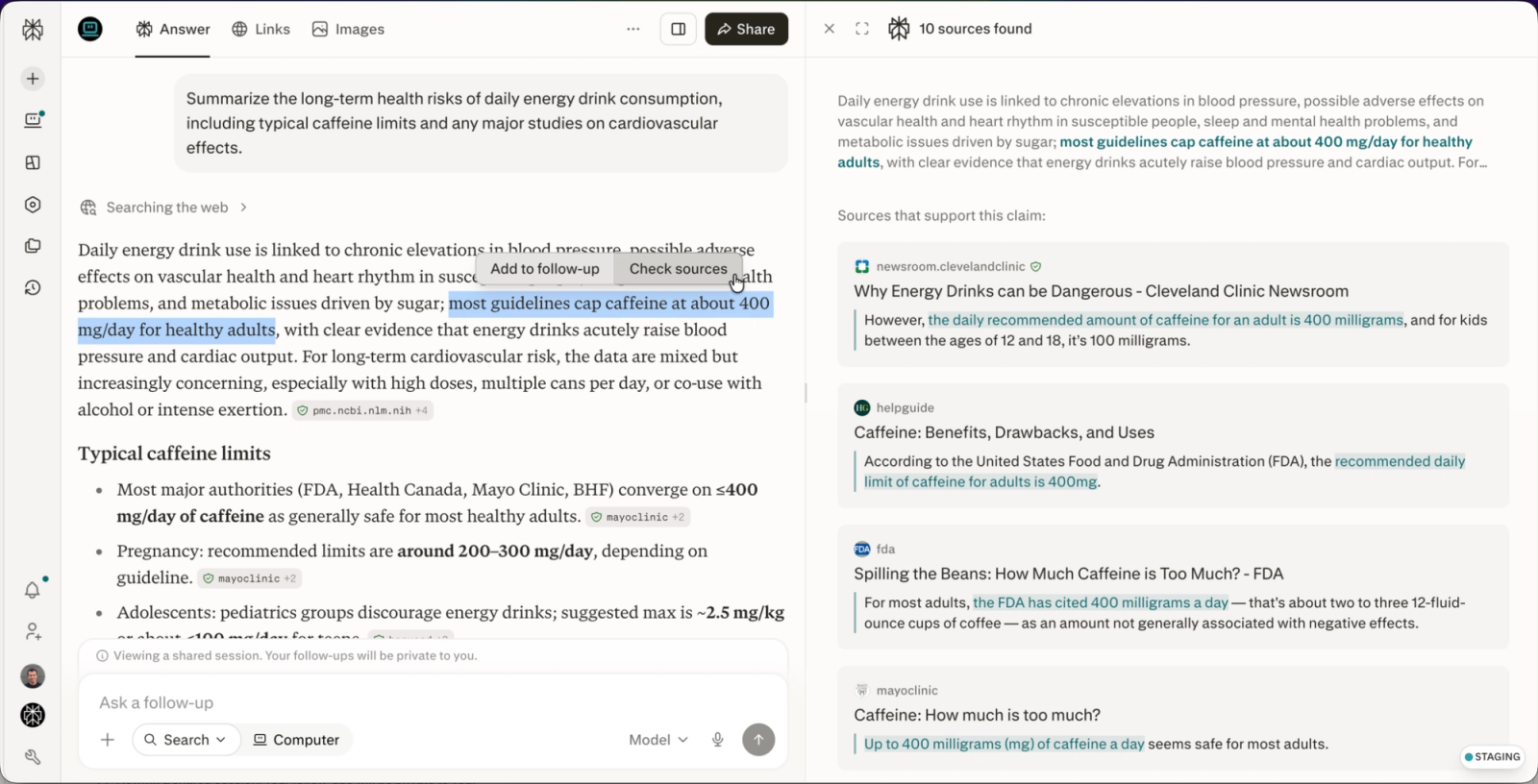 Interface Perplexity montrant les sources et citations à côté d'une réponse