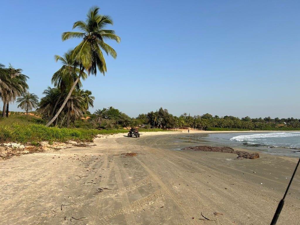 Polaris sur une piste sablonneuse au Sénégal