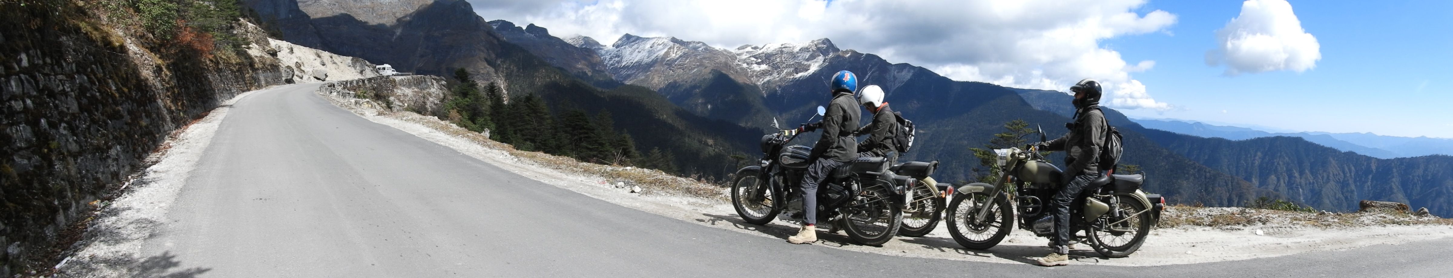 Panorama himalayen et sommets enneigés au Sikkim