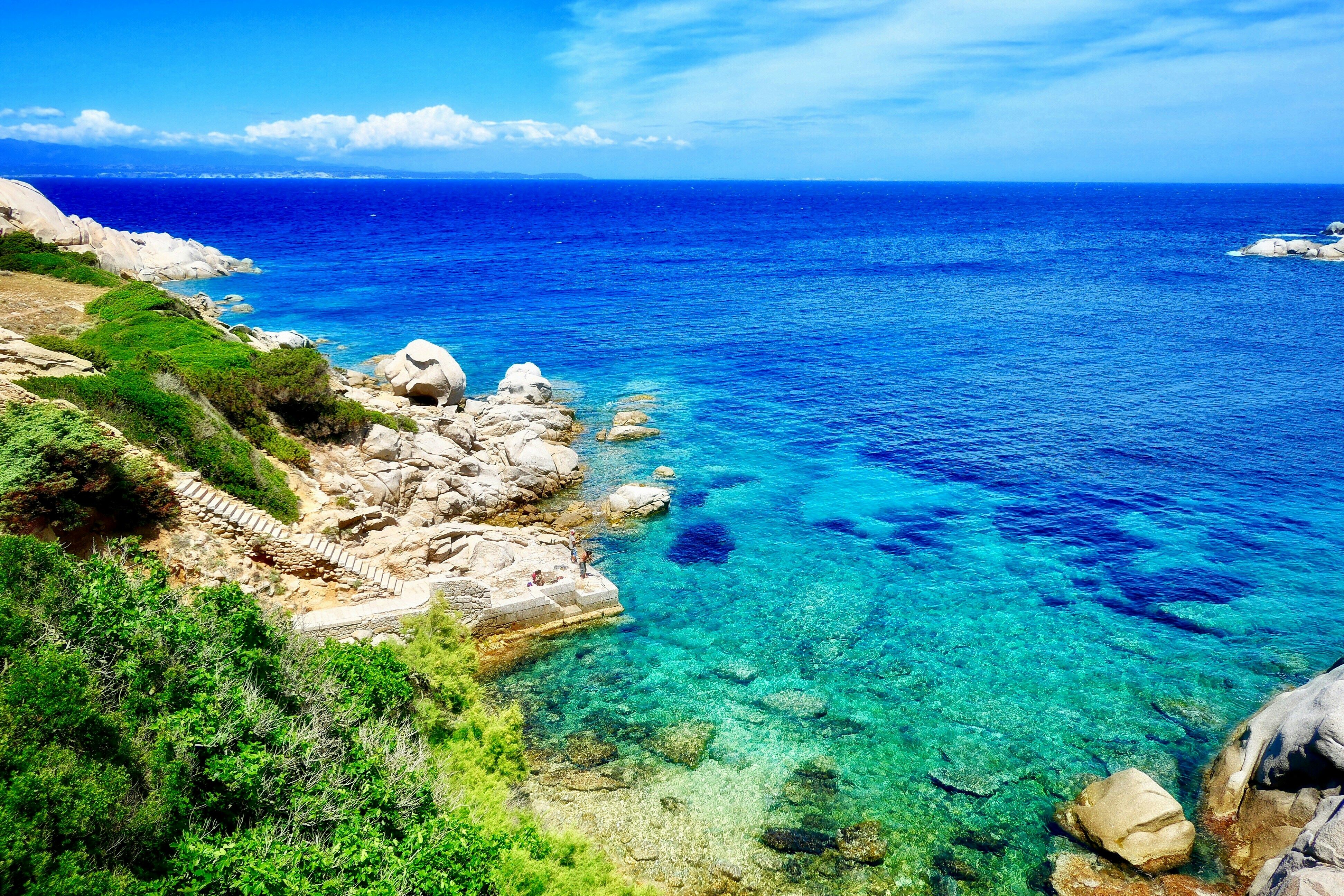 Paysage de Sardaigne pendant un voyage motorisé