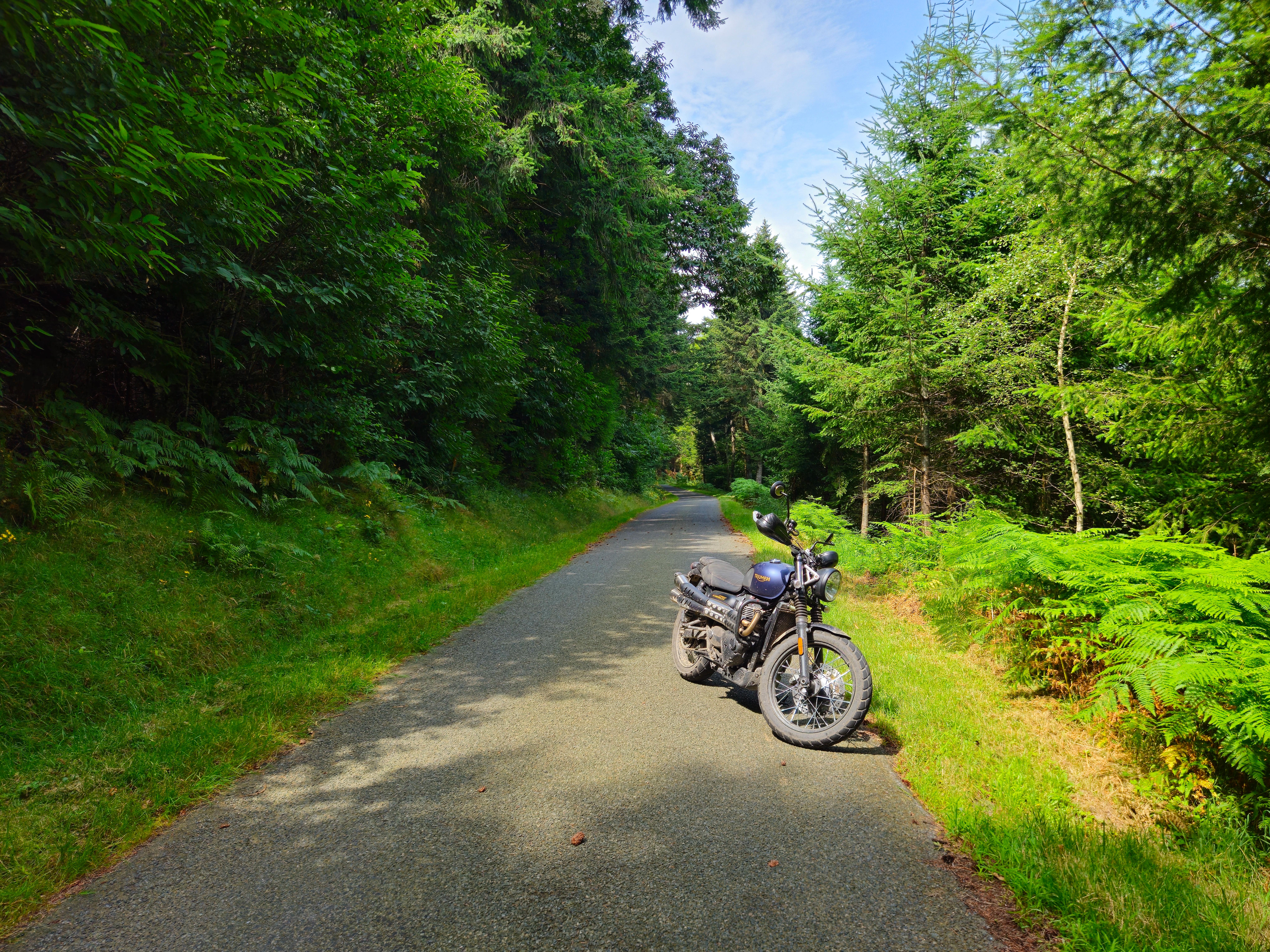 Parcours moto entre forêts et crêtes du Beaujolais