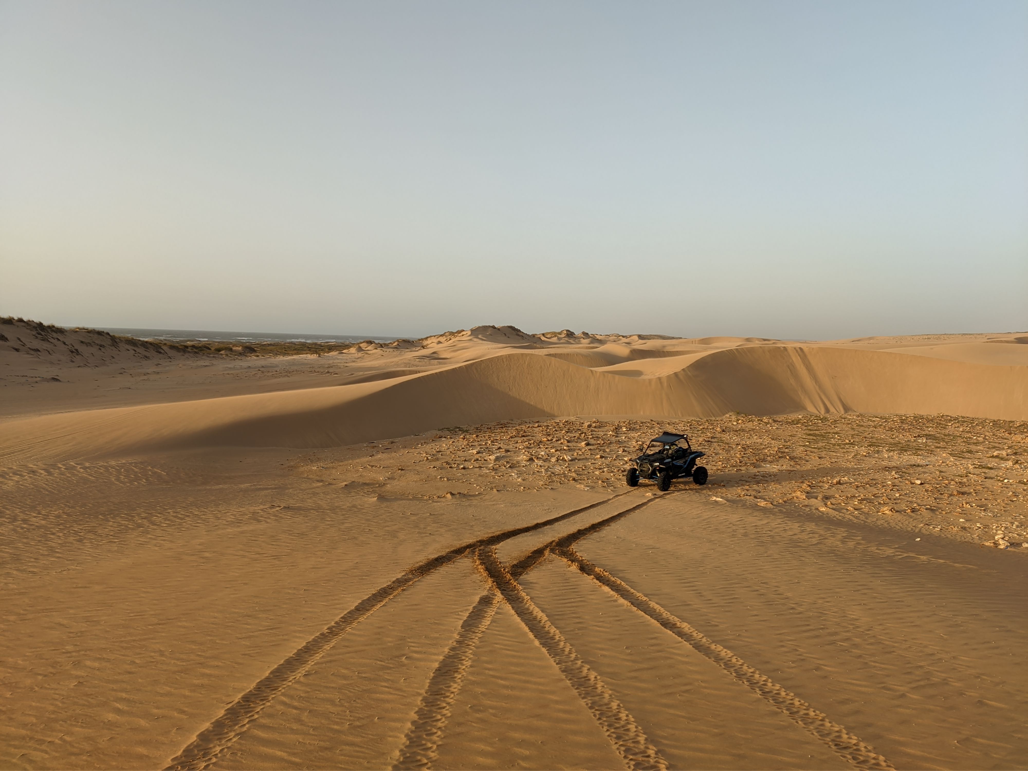 SSV Polaris dans les dunes de l'Erg Chebbi près de Merzouga
