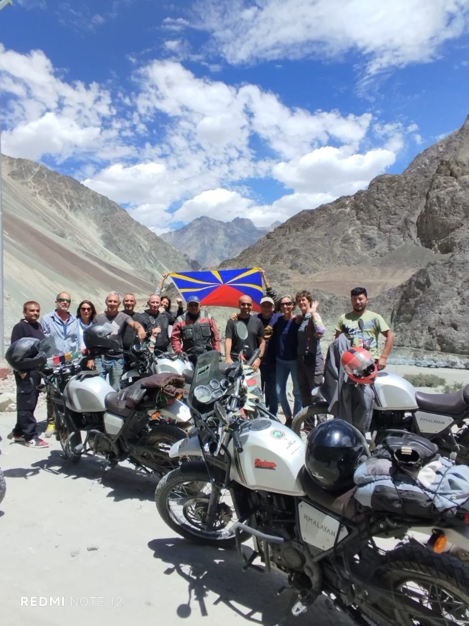 Lac d'altitude sur les hauts plateaux du Ladakh