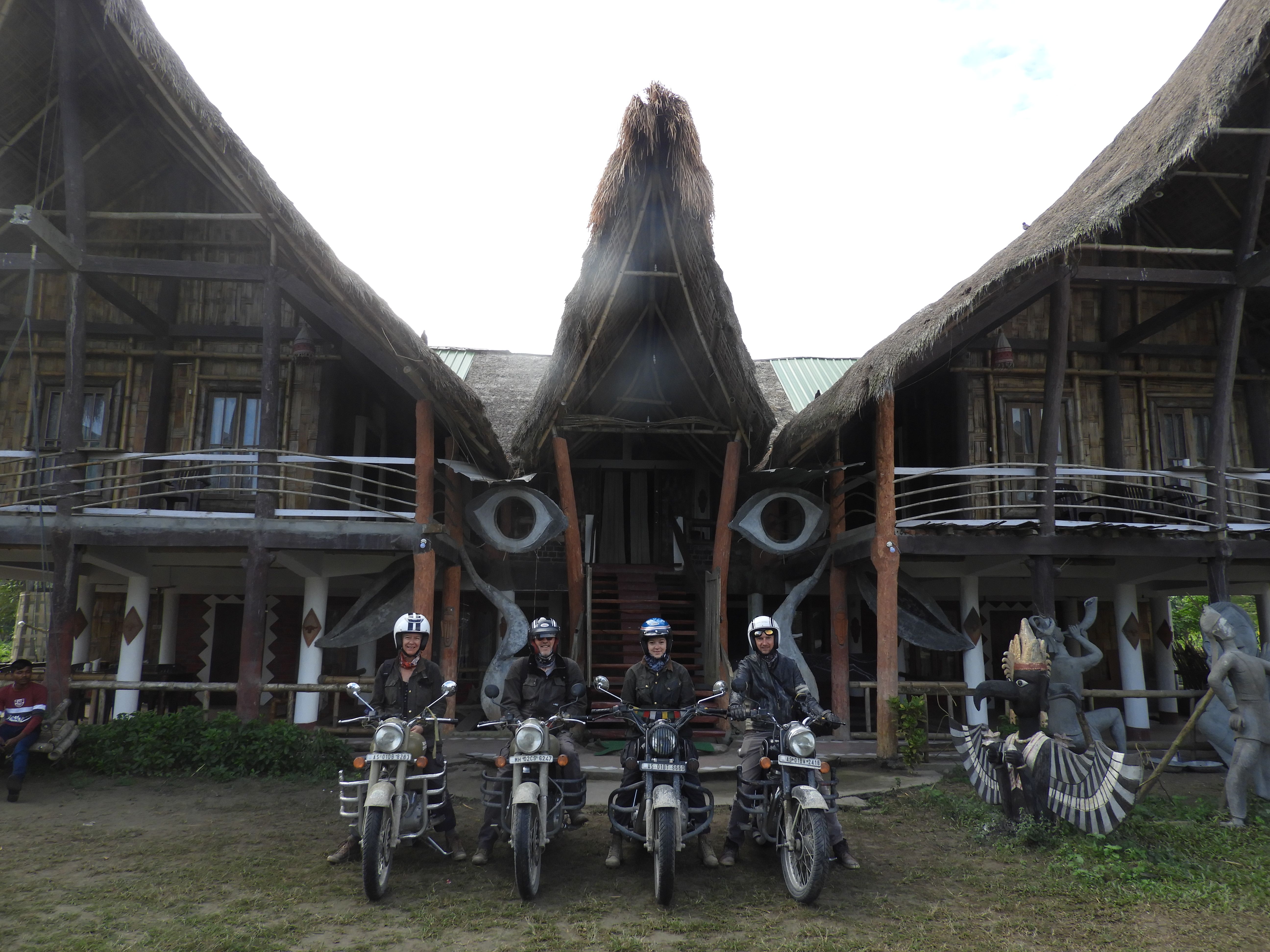 Route et végétation dans une vallée du Sikkim