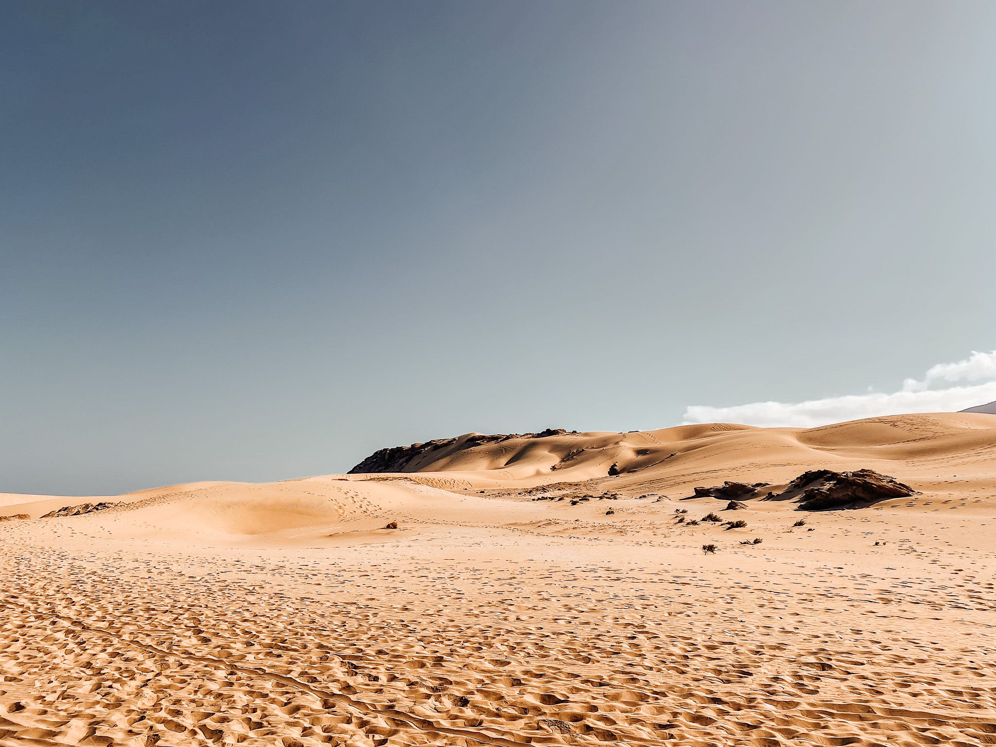 Paysage désertique entre Errachidia et Merzouga pendant le raid SSV