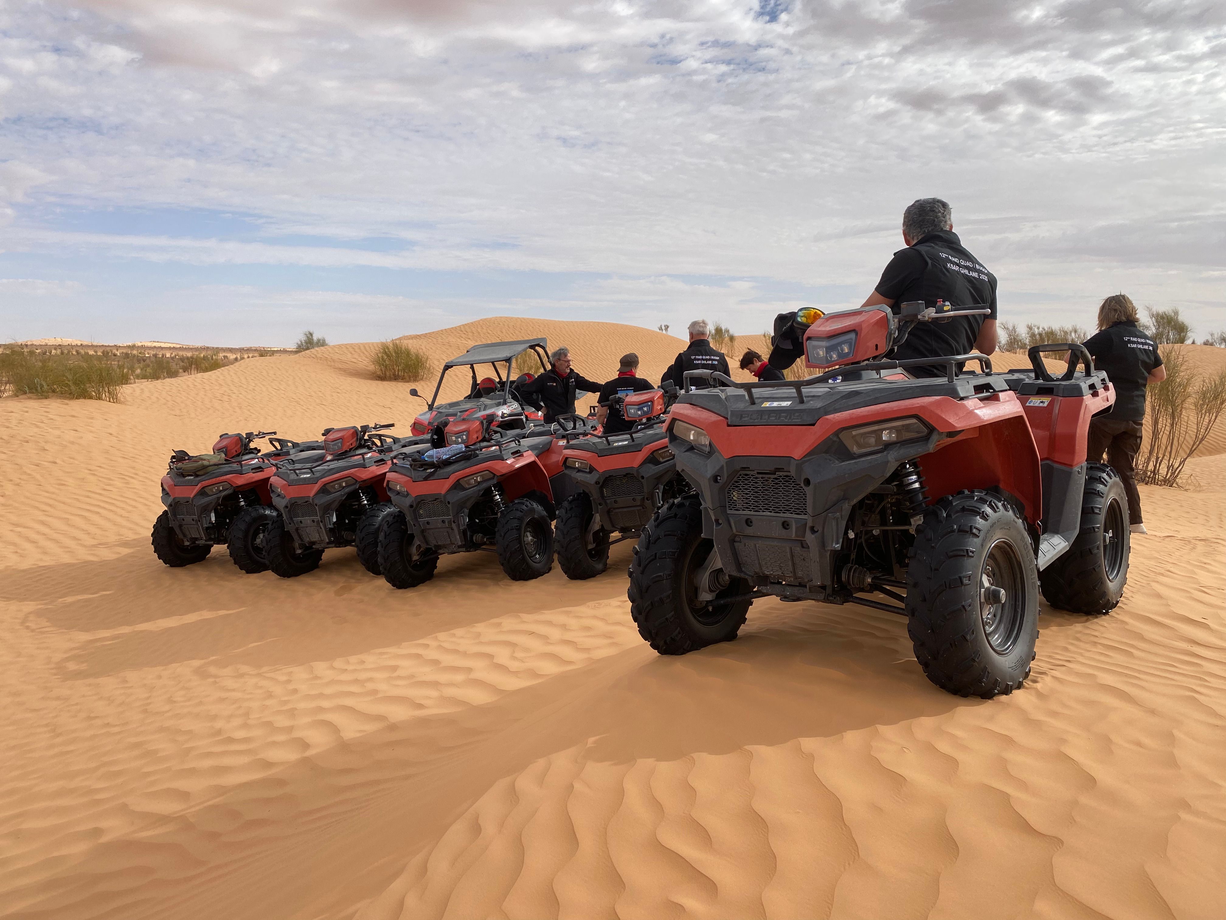 Quad et SSV dans les dunes du Grand Erg Oriental en Tunisie