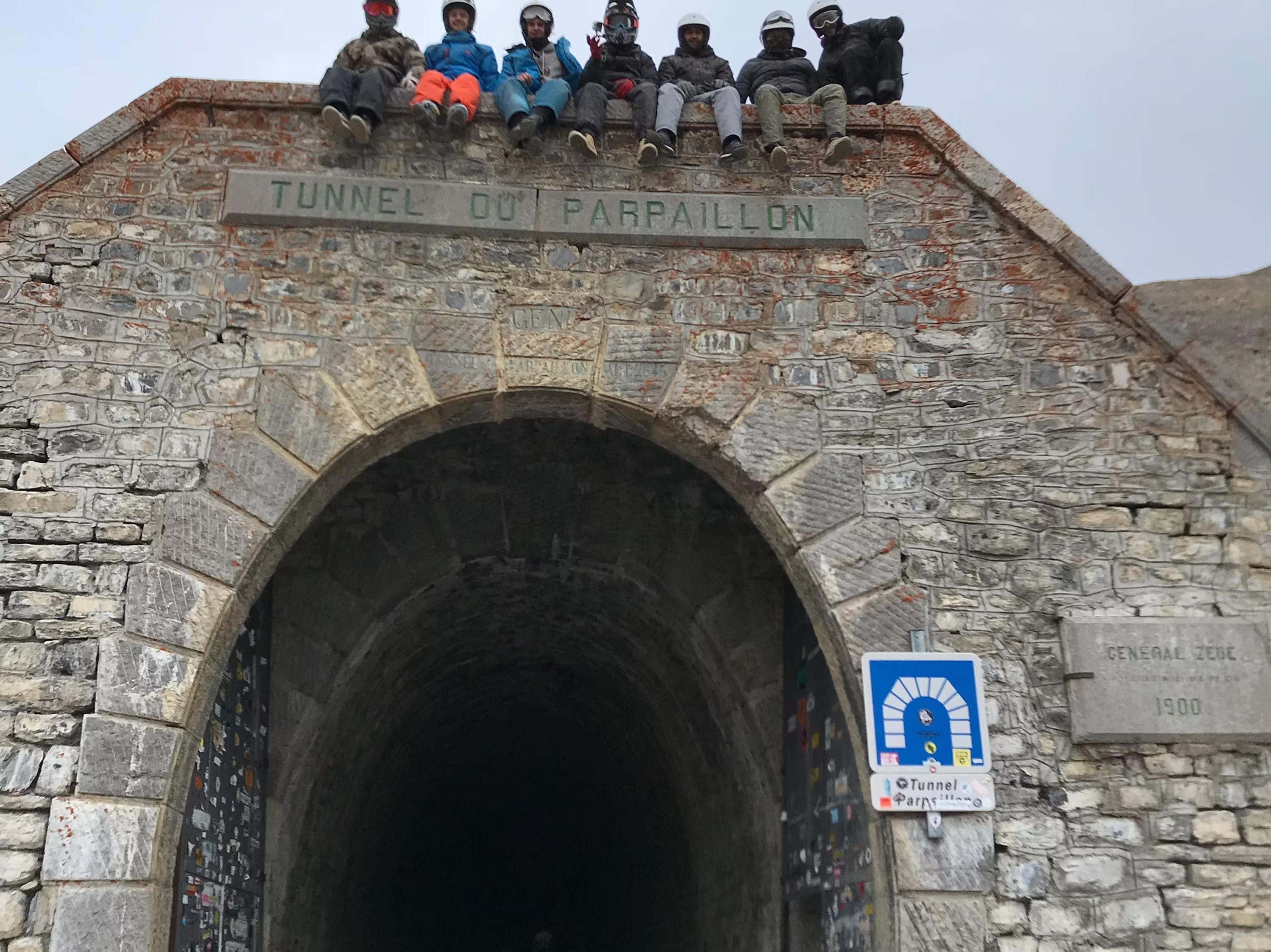 Véhicules tout-terrain sur les pistes des Alpes du Sud
