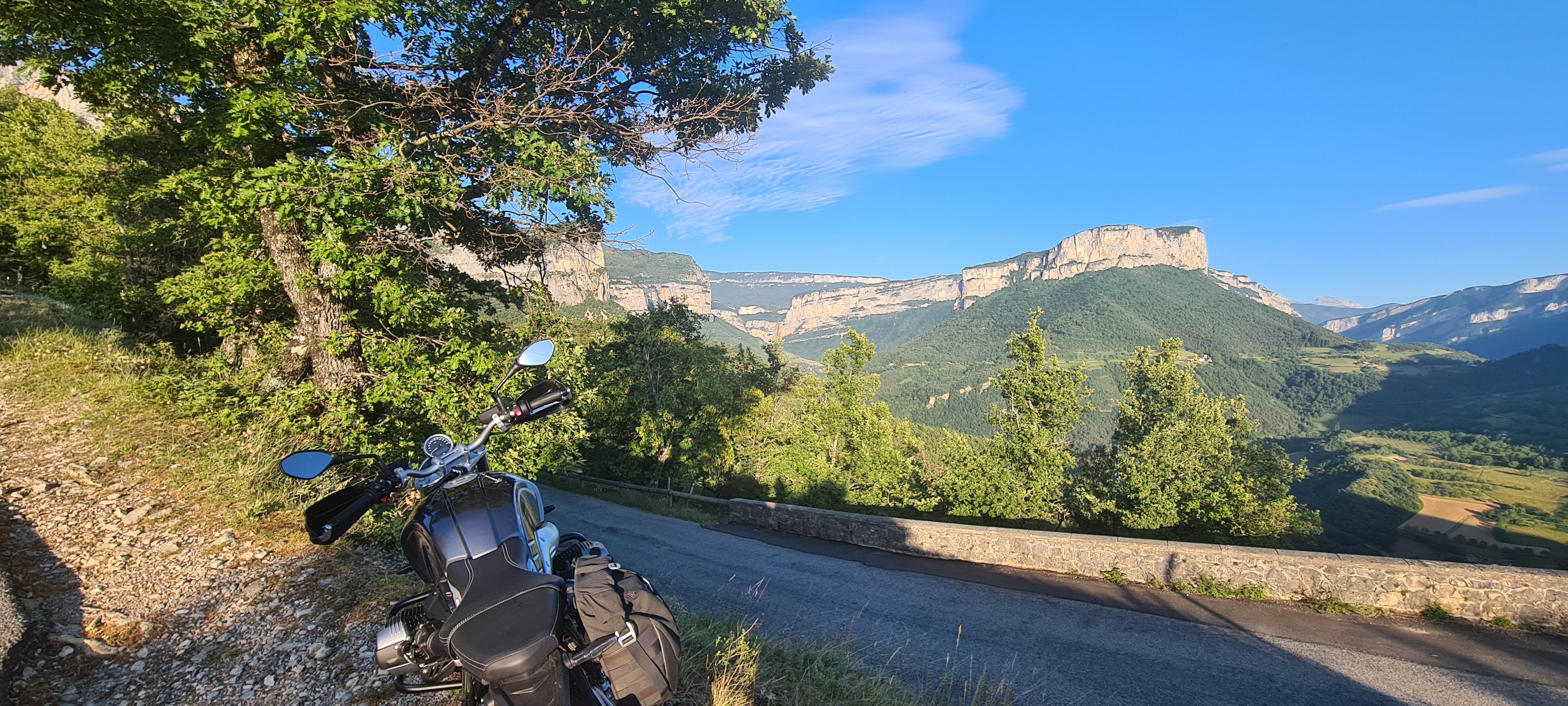 Route panoramique du Vercors pendant un voyage moto