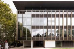 Missing alternative text